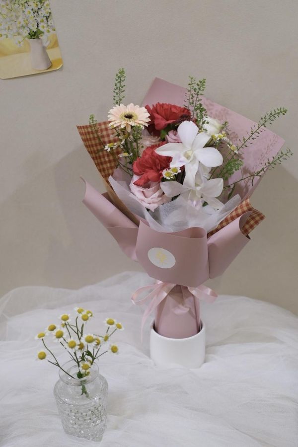 康乃馨小花束-(鮮花花束 可選色) 限店取 乾燥花,永生花,永恆花,鮮花,花束,情人節花束,母親節花束,畢業花束,玫瑰花束