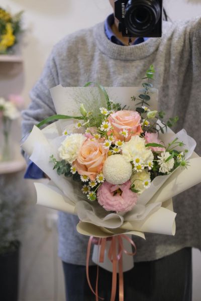 情人節浪漫款花束｜闆娘客製 情人節花束 玫瑰花束 玫瑰花 浪漫花束 台北花店 中山區花店 客制花束