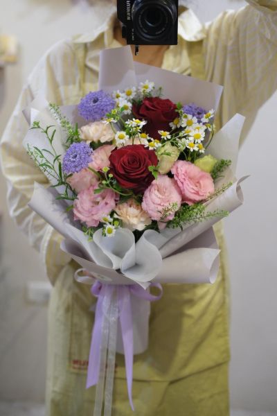 情人節浪漫款花束｜闆娘客製 情人節花束 玫瑰花束 玫瑰花 浪漫花束 台北花店 中山區花店 客制花束