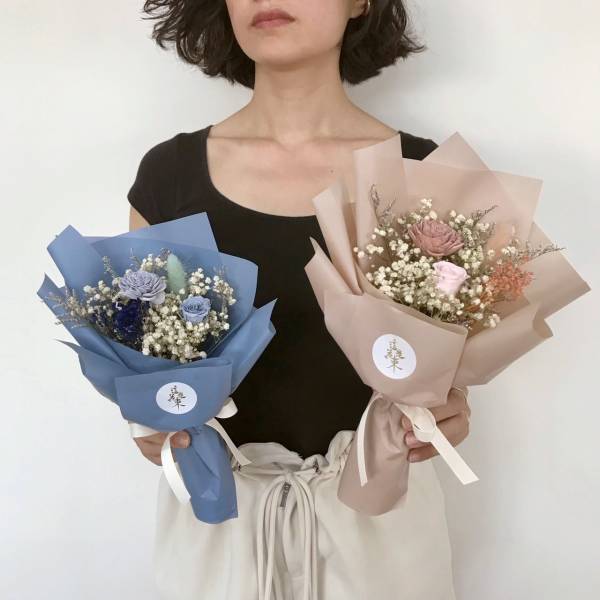 浪漫永恆乾燥小花束  裸粉色 質感藍   二色可選 乾燥花,永生花,索拉花,太陽玫瑰,乾燥盆花,情人節,母親節,生日,七夕,奶茶色,裸色,裸粉,裸粉花束