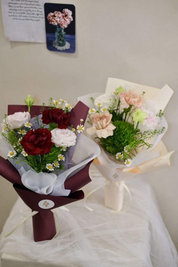 康乃馨小花束-(鮮花花束 可選色) 乾燥花,永生花,永恆花,鮮花,花束,情人節花束,母親節花束,畢業花束,玫瑰花束