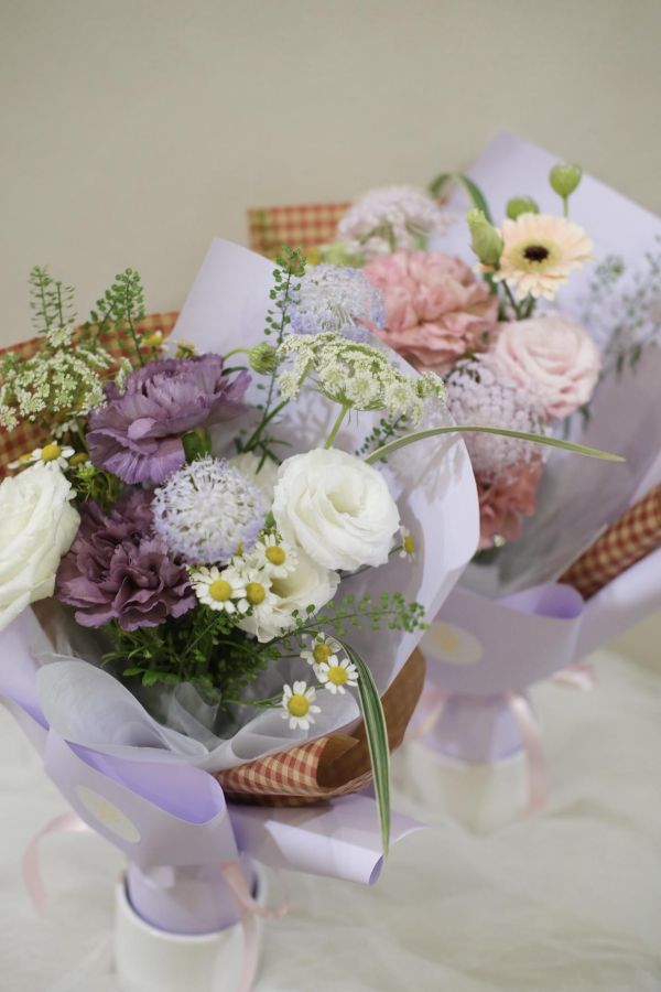 康乃馨小花束-(鮮花花束 可選色) 限店取 乾燥花,永生花,永恆花,鮮花,花束,情人節花束,母親節花束,畢業花束,玫瑰花束