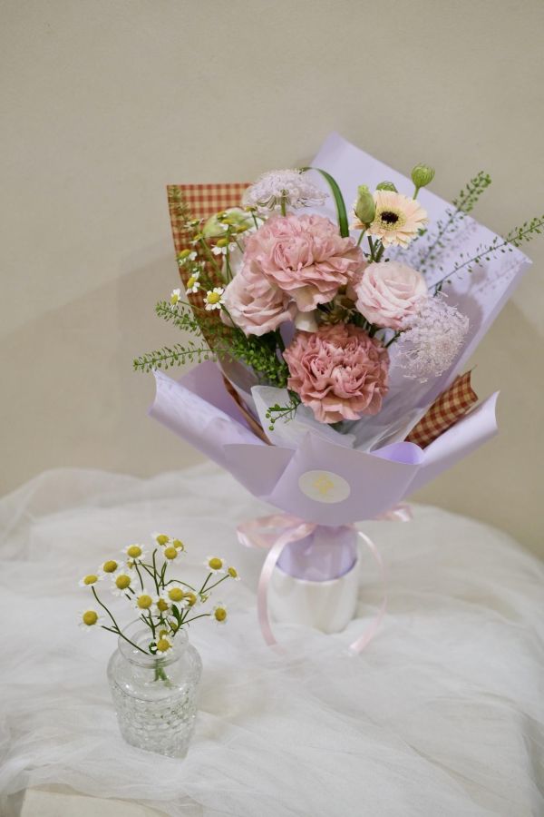 康乃馨小花束-(鮮花花束 可選色) 限店取 乾燥花,永生花,永恆花,鮮花,花束,情人節花束,母親節花束,畢業花束,玫瑰花束