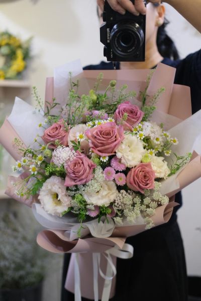 情人節浪漫款花束｜闆娘客製 情人節花束 玫瑰花束 玫瑰花 浪漫花束 台北花店 中山區花店 客制花束