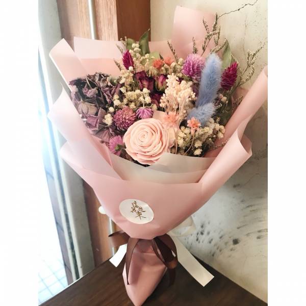 粉色系乾燥小花束 乾燥花,永生花,永恆花,鮮花,花束,情人節花束,母親節花束,畢業花束,索拉花