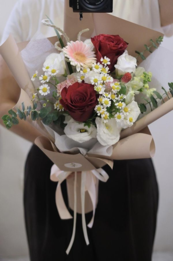 七夕限定浪漫款花束｜闆娘客製 情人節花束 玫瑰花束 玫瑰花 浪漫花束 台北花店 中山區花店 客制花束