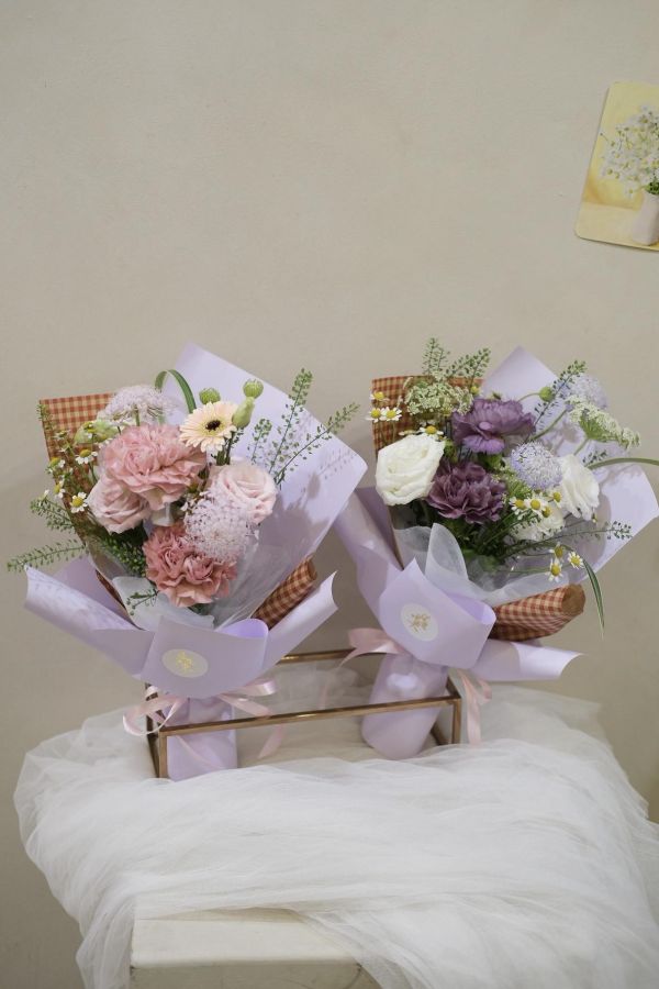 康乃馨小花束-(鮮花花束 可選色) 限店取 乾燥花,永生花,永恆花,鮮花,花束,情人節花束,母親節花束,畢業花束,玫瑰花束