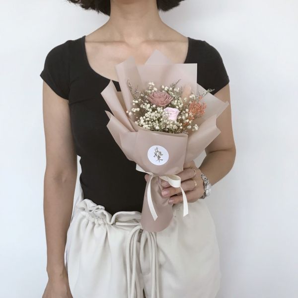 浪漫永恆乾燥小花束  裸粉色 質感藍   二色可選 乾燥花,永生花,索拉花,太陽玫瑰,乾燥盆花,情人節,母親節,生日,七夕,奶茶色,裸色,裸粉,裸粉花束
