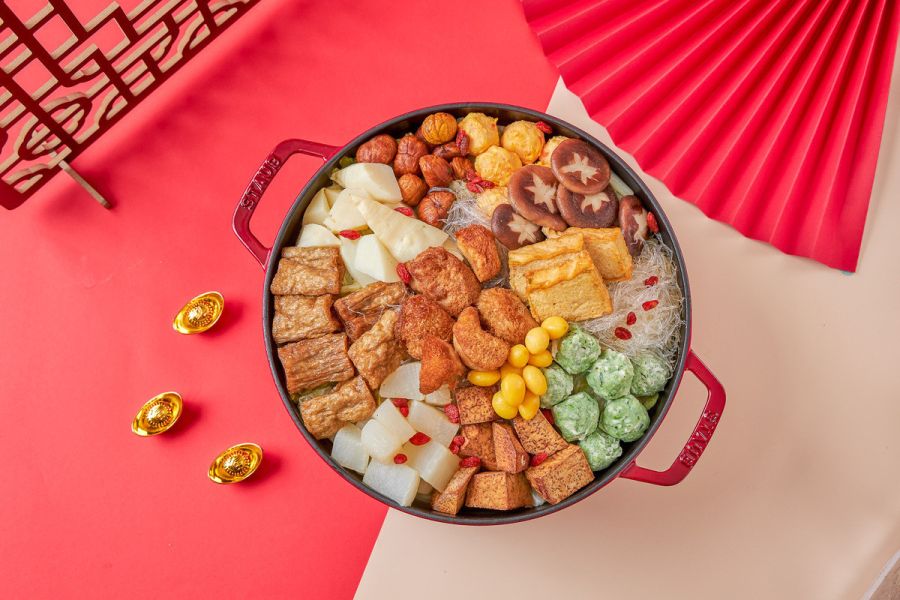 《駿馬奔騰福迎春》一品山海佛跳牆 蒲燒,曼餘,猴頭菇,米糕, 2026, 年菜, 素食,純素 ,蔬食,佛跳牆,海味鮮菇筍絲羹,鹽之花,杏仁,芋泥鴨,黑松露,小魚乾,椒麻,川味,口水雞,糖醋,咕咾肉,