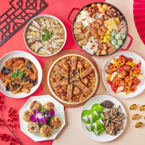 2026素食年菜《駿馬奔騰福迎春》套組 蒲燒,曼餘,猴頭菇,米糕, 2026, 年菜, 素食,純素 ,蔬食,佛跳牆,海味鮮菇筍絲羹,鹽之花,杏仁,芋泥鴨,黑松露,小魚乾,椒麻,川味,口水雞,糖醋,咕咾肉,