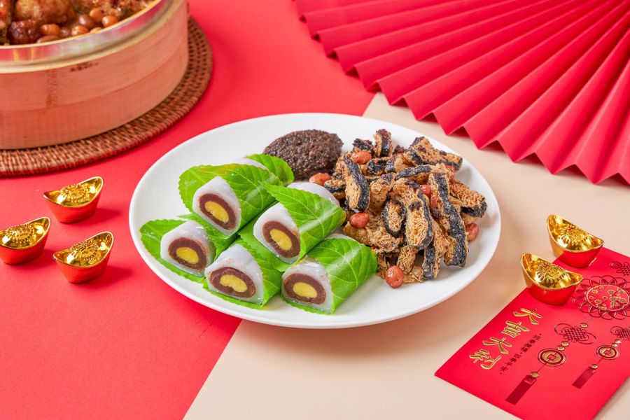 《駿馬奔騰福迎春》黑松露小魚乾/甜點雙拼 蒲燒,曼餘,猴頭菇,米糕, 2026, 年菜, 素食,純素 ,蔬食,佛跳牆,海味鮮菇筍絲羹,鹽之花,杏仁,芋泥鴨,黑松露,小魚乾,椒麻,川味,口水雞,糖醋,咕咾肉,