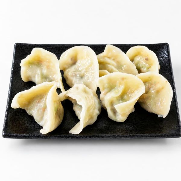 高麗菜手工水餃（700g/約40粒）：純手工製作水餃皮，一口咬下去首先嚐到香椿的味道，接著吃到高麗菜的鮮甜和香菇特 蒲燒,曼餘,猴頭菇,米糕, 2026, 年菜, 素食,純素 ,蔬食,佛跳牆,海味鮮菇筍絲羹,鹽之花,杏仁,芋泥鴨,黑松露,小魚乾,椒麻,川味,口水雞,糖醋,咕咾肉,
