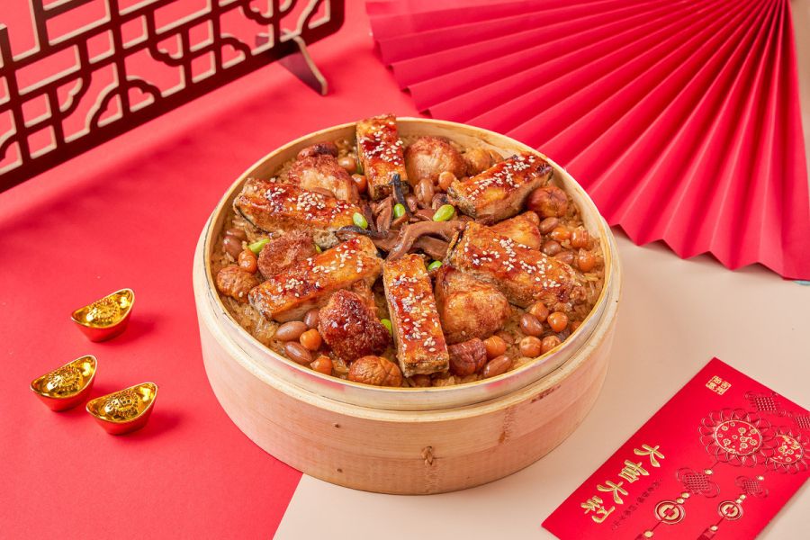 《駿馬奔騰福迎春》蒲燒曼餘佐猴頭菇米糕 蒲燒,曼餘,猴頭菇,米糕, 2026, 年菜, 素食,純素 ,蔬食