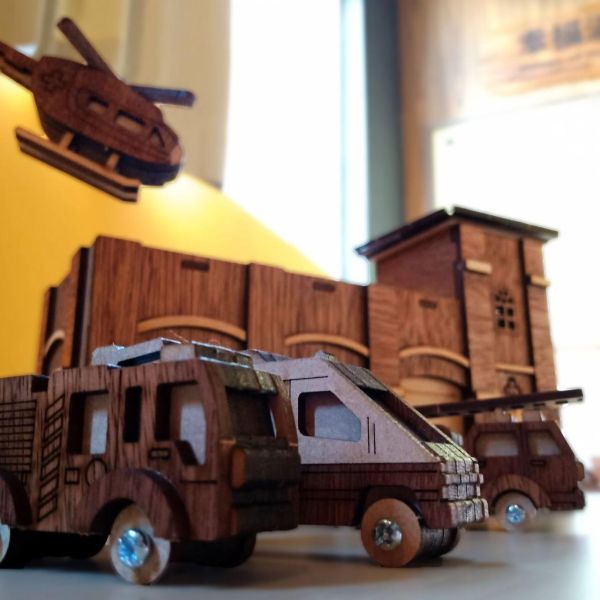 【全館現貨】卷木森活館【消防局】建築物 手作 DIY 組裝 木製玩具 動手做 交通工具 模型 玩具車 