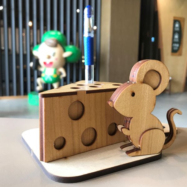 【全館現貨】卷木森活館【黃金鼠筆筒】DIY 組裝 木製玩具 模型 動手做 辦公室 小物 收納 