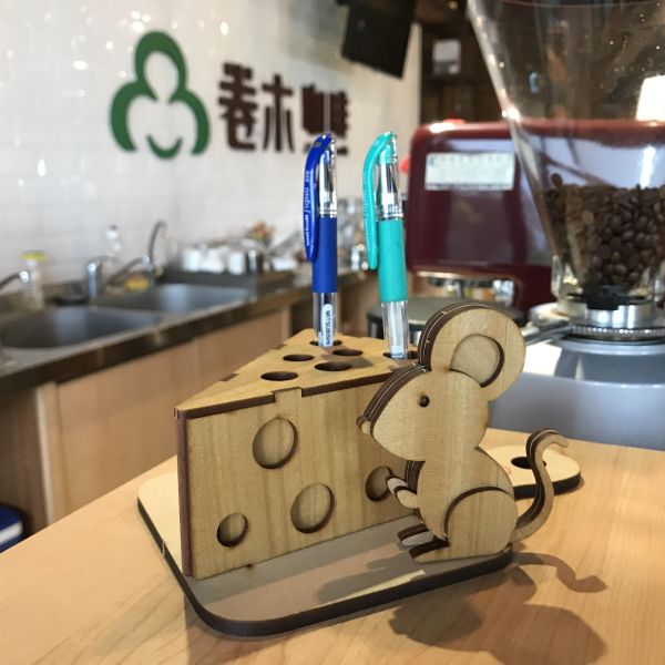 【全館現貨】卷木森活館【黃金鼠筆筒】DIY 組裝 木製玩具 模型 動手做 辦公室 小物 收納 