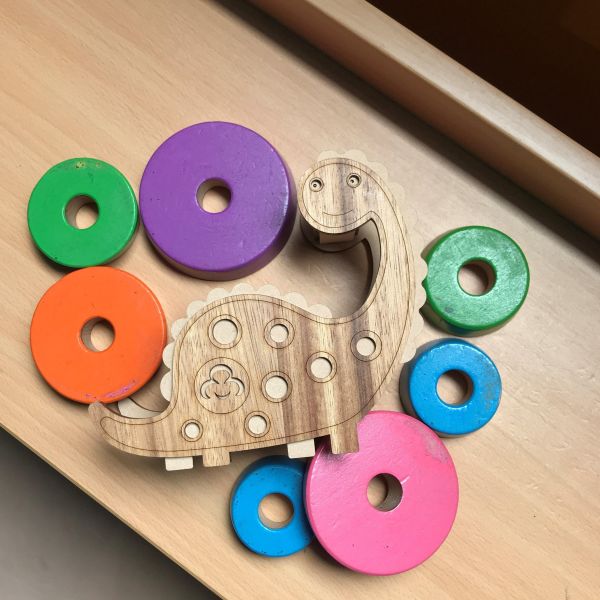 【全館現貨】卷木森活館【脖子短短 腕龍筆筒】恐龍 造型 DIY 組裝 木製玩具 模型 動手做 兒童玩具 辦公室 