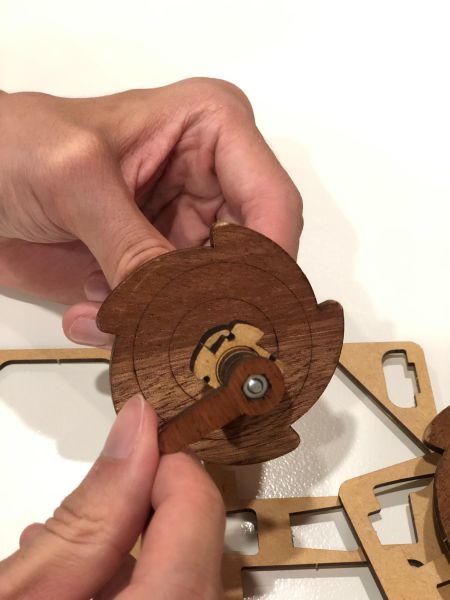 【全館現貨】卷木森活館【大／小 暴龍造型 戰鬥陀螺】DIY 組裝 木製玩具 模型 動手做 兒童玩具 雙人 多人對戰 團體遊戲 