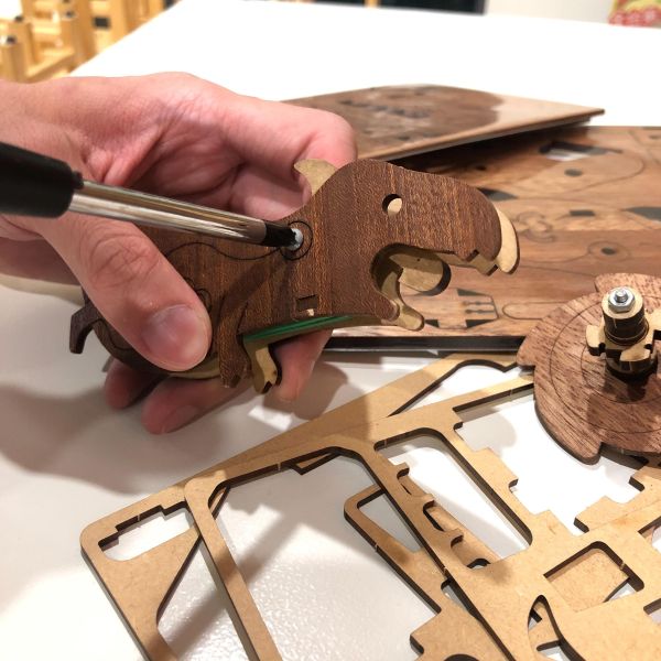 【全館現貨】卷木森活館【大／小 暴龍造型 戰鬥陀螺】DIY 組裝 木製玩具 模型 動手做 兒童玩具 雙人 多人對戰 團體遊戲 