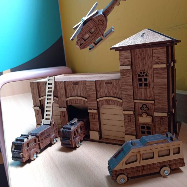 【全館現貨】卷木森活館【消防局】建築物 手作 DIY 組裝 木製玩具 動手做 交通工具 模型 玩具車 