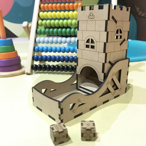 【全館現貨】【骰子塔 (附槌子)】骰子 十八豆子 桌遊 遊戲 DIY 組裝 木製玩具 動手做 兒童玩具 益智遊戲 