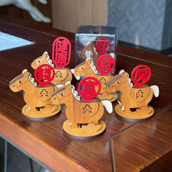 【馬年新品】馬上有置物座｜新年送禮首選｜可客製文字 名片架 送禮首選 年節禮物 伴手禮 客製化 木質 質感 辦公小物 