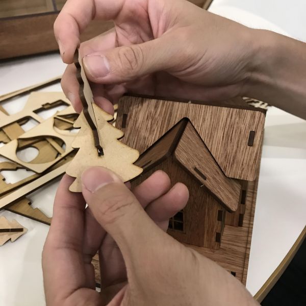 現貨【小木屋 造型 存錢筒】DIY 組裝 文具 存錢罐 木製玩具 動手做 聖誕節 交換禮物 可愛 療癒 