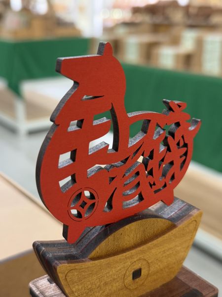 現貨【客製 年節送禮 招財進寶 馬年金元寶 名片架/手機架】DIY 擺飾 業務 生肖 招財 開運 神器 財運 木質 組裝 