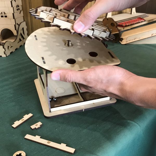 【全館現貨】卷木森活館【旋轉迷宮】DIY 組裝 木製玩具 模型 動手做 兒童玩具 益智 