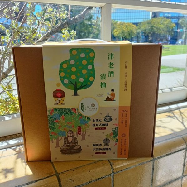 柚遇見你︱柚咖渣ESG禮盒(八卦山咖啡) 老酒漬柚ESG禮盒,永續環保禮盒,馬祖老酒伴手禮,綠色低碳送禮,健康潤喉零嘴,大白柚皮蜜餞,在地食材永續禮,八卦山咖啡,長日咖啡,濾掛咖啡推薦,咖啡渣盤香,循環經濟商品,綠色永續禮盒,減碳環保好物