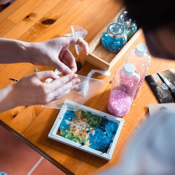 永續教育︱海塑永續畫 海塑永續畫體驗,海洋廢棄物環境教育,ESG 永續體驗活動,資源循環教育課程,海廢再生藝術,企業永續活動推薦,環境教育工作坊