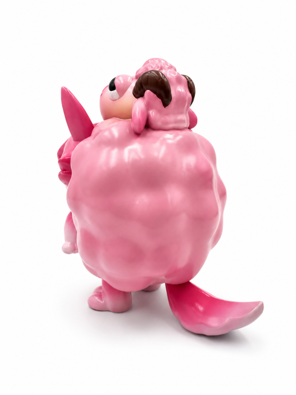 鹹魚人生｜PINK淦羚狼 鹹魚人生, salted fish studio, PINK淦羚狼, 披著羊皮的狼, sofubi, 軟膠公仔, 粉紅狼公仔, art toy, 怪奇玩具, 台灣設計師玩具, 潮流玩具, 收藏公仔, underground toy, 日系軟膠, 厭世公仔, 原創角色玩具