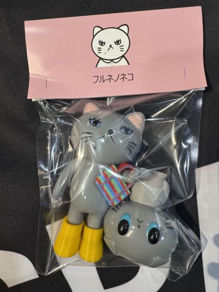 flune芙露內貓咪｜灰色 台灣限定 Flune Shop, フルネ, 芙露內貓咪, フルネネコ, Charmy Chan, 日本設計玩具, 日本藝術玩具, Designer Toy, Art Toy, 台灣限定, 茄芷袋, 小籠包公仔, 貓咪公仔, 日本收藏玩具, 軟膠玩具, Sofubi, 台日聯名, 限定公仔, Flune Shop Taiwan Exclusive, Space3 Store