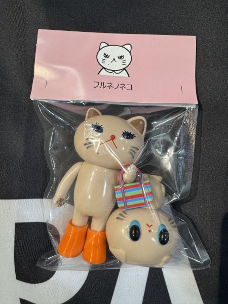 flune芙露內貓咪｜奶茶色 台灣限定 Flune Shop, フルネ, 芙露內貓咪, フルネネコ, Charmy Chan, 日本設計玩具, 日本藝術玩具, Designer Toy, Art Toy, 台灣限定, 茄芷袋, 小籠包公仔, 貓咪公仔, 日本收藏玩具, 軟膠玩具, Sofubi, 台日聯名, 限定公仔, Flune Shop Taiwan Exclusive, Space3 Store
