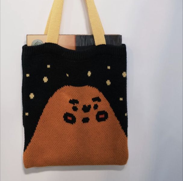 杜波奇｜山臉針織托特包 杜波奇、設計師包款、托特包、針織包、肩背包、手提包、文青包、插畫包、造型包、設計師品牌、日常包、送禮推薦