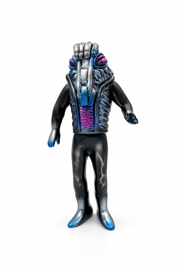 Re:BOOT  怪獸戰士系列全套(限定色） FIG.LAB 推出 Re.Boot 2 系列設計師玩具,以藍紫漸層電鍍質感打造未來怪獸角色。細節雕刻鮮明、風格強烈,適合收藏與展示的限量藝術玩具作品。