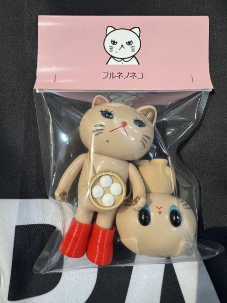 flune芙露內貓咪｜奶茶色 台灣限定 Flune Shop, フルネ, 芙露內貓咪, フルネネコ, Charmy Chan, 日本設計玩具, 日本藝術玩具, Designer Toy, Art Toy, 台灣限定, 茄芷袋, 小籠包公仔, 貓咪公仔, 日本收藏玩具, 軟膠玩具, Sofubi, 台日聯名, 限定公仔, Flune Shop Taiwan Exclusive, Space3 Store