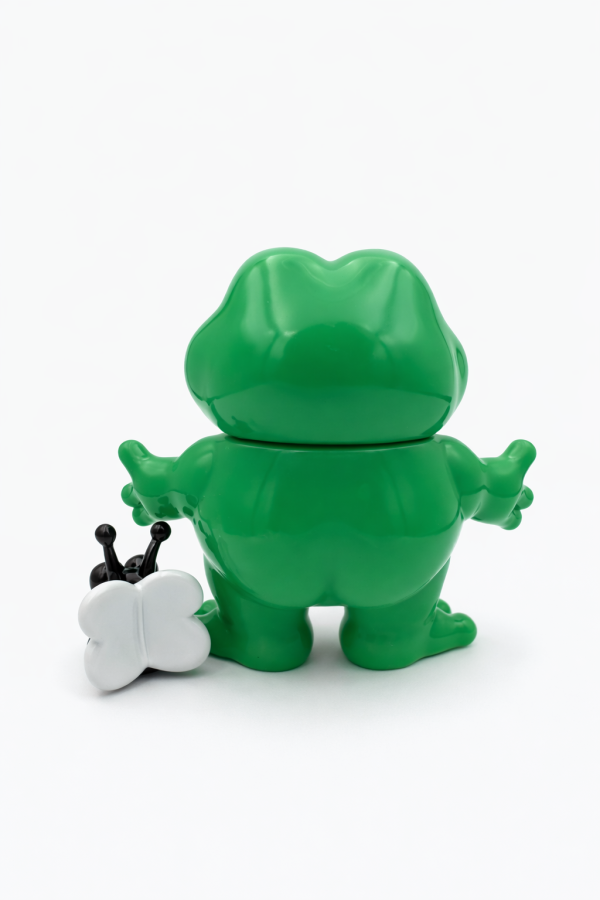 Frog in love Frog in love, 青蛙公仔, Creature Collectors Club, 不明生物, 軟膠公仔, sofubi, 藝術玩具, 潮玩, 設計師玩具, 黑色幽默, 愛情主題, 怪奇公仔, 收藏玩具, art toy