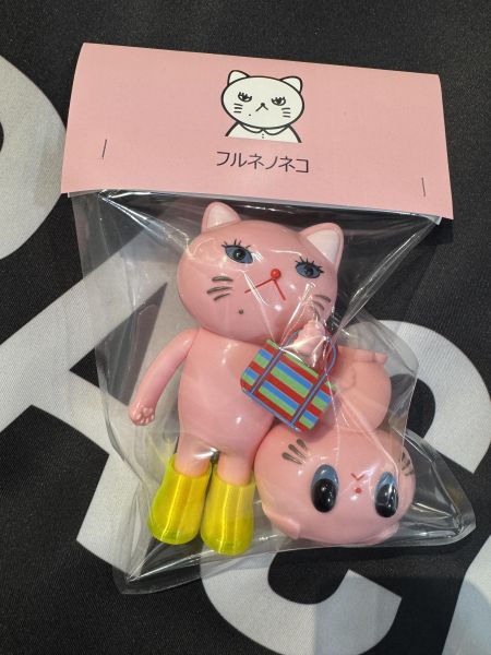 flune芙露內貓咪｜粉色 台灣限定 Flune Shop, フルネ, 芙露內貓咪, フルネネコ, Charmy Chan, 日本設計玩具, 日本藝術玩具, Designer Toy, Art Toy, 台灣限定, 茄芷袋, 小籠包公仔, 貓咪公仔, 日本收藏玩具, 軟膠玩具, Sofubi, 台日聯名, 限定公仔, Flune Shop Taiwan Exclusive, Space3 Store