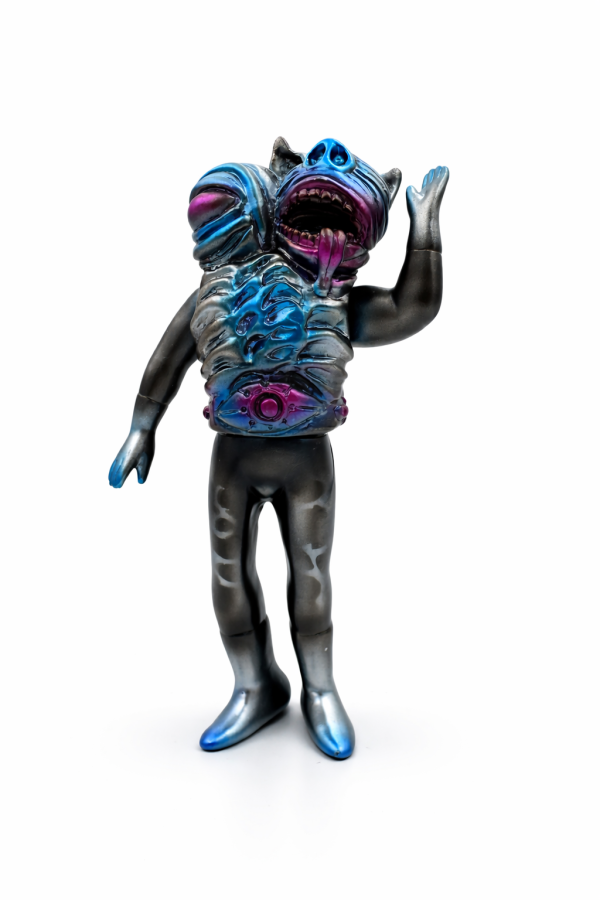 Re:BOOT  怪獸戰士系列全套(限定色） FIG.LAB 推出 Re.Boot 2 系列設計師玩具,以藍紫漸層電鍍質感打造未來怪獸角色。細節雕刻鮮明、風格強烈,適合收藏與展示的限量藝術玩具作品。