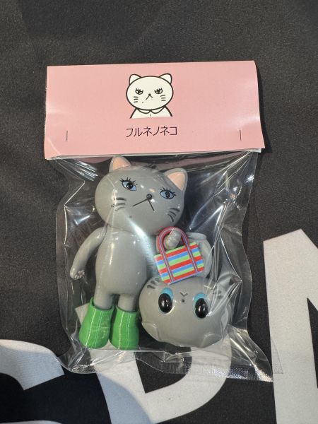 flune芙露內貓咪｜灰色 台灣限定 Flune Shop, フルネ, 芙露內貓咪, フルネネコ, Charmy Chan, 日本設計玩具, 日本藝術玩具, Designer Toy, Art Toy, 台灣限定, 茄芷袋, 小籠包公仔, 貓咪公仔, 日本收藏玩具, 軟膠玩具, Sofubi, 台日聯名, 限定公仔, Flune Shop Taiwan Exclusive, Space3 Store