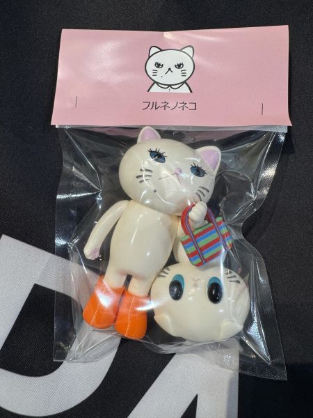 flune芙露內貓咪｜白色 台灣限定 Flune Shop, フルネ, 芙露內貓咪, フルネネコ, Charmy Chan, 日本設計玩具, 日本藝術玩具, Designer Toy, Art Toy, 台灣限定, 茄芷袋, 小籠包公仔, 貓咪公仔, 日本收藏玩具, 軟膠玩具, Sofubi, 台日聯名, 限定公仔, Flune Shop Taiwan Exclusive, Space3 Store