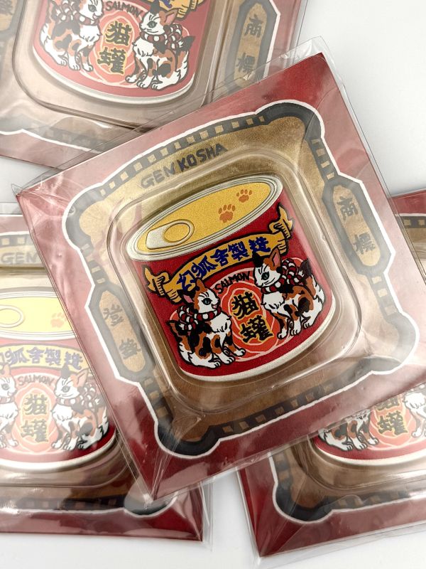 幻狐舍｜貓罐招財別針 幻狐舍, 別針, 貓咪別針, 招財別針, 貓罐頭別針, 日系小物, 招福貓, 原創設計別針, 可愛別針, GENKOSHA