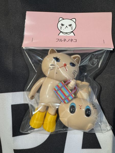 flune芙露內貓咪｜奶茶色 台灣限定 Flune Shop, フルネ, 芙露內貓咪, フルネネコ, Charmy Chan, 日本設計玩具, 日本藝術玩具, Designer Toy, Art Toy, 台灣限定, 茄芷袋, 小籠包公仔, 貓咪公仔, 日本收藏玩具, 軟膠玩具, Sofubi, 台日聯名, 限定公仔, Flune Shop Taiwan Exclusive, Space3 Store