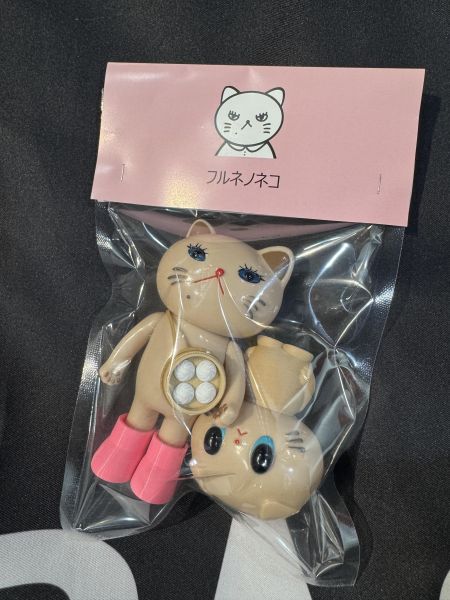 flune芙露內貓咪｜奶茶色 台灣限定 Flune Shop, フルネ, 芙露內貓咪, フルネネコ, Charmy Chan, 日本設計玩具, 日本藝術玩具, Designer Toy, Art Toy, 台灣限定, 茄芷袋, 小籠包公仔, 貓咪公仔, 日本收藏玩具, 軟膠玩具, Sofubi, 台日聯名, 限定公仔, Flune Shop Taiwan Exclusive, Space3 Store