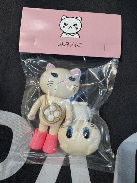 flune芙露內貓咪｜白色 台灣限定 Flune Shop, フルネ, 芙露內貓咪, フルネネコ, Charmy Chan, 日本設計玩具, 日本藝術玩具, Designer Toy, Art Toy, 台灣限定, 茄芷袋, 小籠包公仔, 貓咪公仔, 日本收藏玩具, 軟膠玩具, Sofubi, 台日聯名, 限定公仔, Flune Shop Taiwan Exclusive, Space3 Store