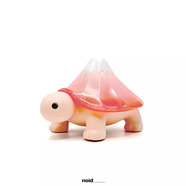 noid | 《楽亀》 noid, noid design, 楽亀, 樂龜, 富士山烏龜, 富士山公仔, 烏龜公仔, 烏龜玩具, 龜公仔, 富士山玩具, 日本富士山, 日本設計師玩具, 透明公仔, 漸層公仔, 閃粉公仔, 可愛公仔, 療癒公仔, 設計師玩具, 藝術玩具, 潮流玩具, 收藏玩具, art toy, designer toy, collectible figure, Space3