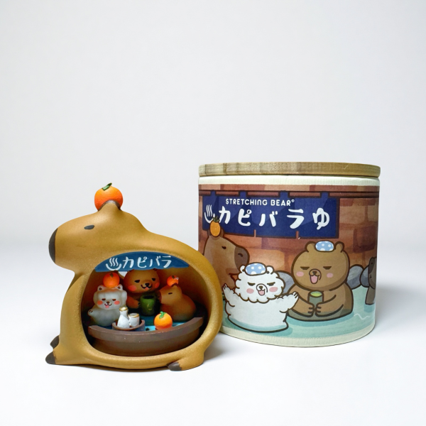 拉筋水豚柚子茶溫泉湯屋 水豚公仔
溫泉公仔
湯屋擺飾
柚子茶
日式療癒
可愛動物公仔
設計師公仔
原創設計
藝術玩具
桌上擺飾
收藏公仔
送禮推薦
stretching_bear
拉筋熊