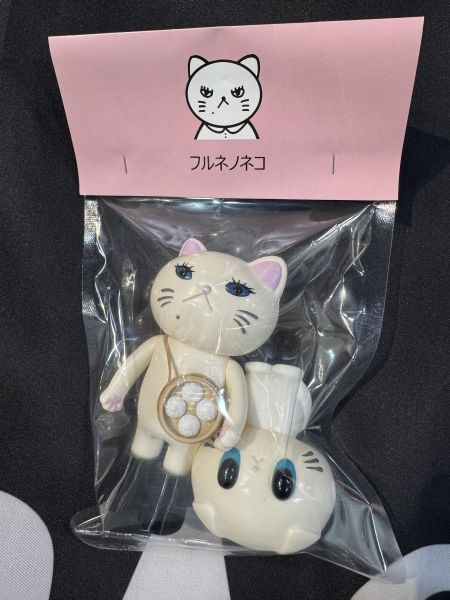 flune芙露內貓咪｜白色 台灣限定 Flune Shop, フルネ, 芙露內貓咪, フルネネコ, Charmy Chan, 日本設計玩具, 日本藝術玩具, Designer Toy, Art Toy, 台灣限定, 茄芷袋, 小籠包公仔, 貓咪公仔, 日本收藏玩具, 軟膠玩具, Sofubi, 台日聯名, 限定公仔, Flune Shop Taiwan Exclusive, Space3 Store