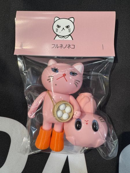 flune芙露內貓咪｜粉色 台灣限定 Flune Shop, フルネ, 芙露內貓咪, フルネネコ, Charmy Chan, 日本設計玩具, 日本藝術玩具, Designer Toy, Art Toy, 台灣限定, 茄芷袋, 小籠包公仔, 貓咪公仔, 日本收藏玩具, 軟膠玩具, Sofubi, 台日聯名, 限定公仔, Flune Shop Taiwan Exclusive, Space3 Store